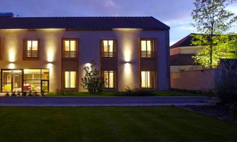 Hôtel Les herbes folles, Mauregard