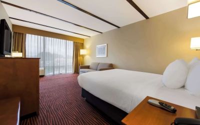 Day use room with natural light at Best Western Executive Hotel Of New Haven-West Haven.