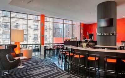 Hotel bar perfect for coworking at Courtyard By Marriott New York Manhattan/Central Park.