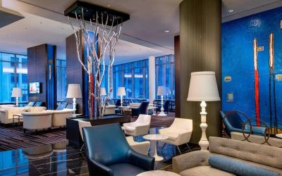 Lobby and coworking lounge at Courtyard By Marriott New York Manhattan/Central Park.