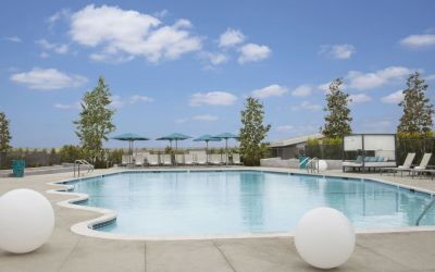 Refreshing outdoor pool with loungers and cabanas at Hyatt Regency Los Angeles International Airport.