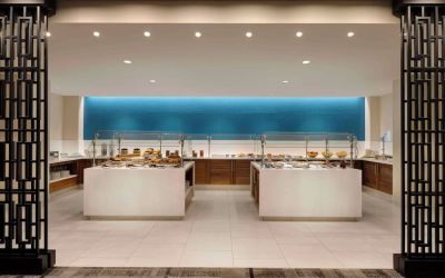 Dining area at Hyatt Regency Los Angeles International Airport.