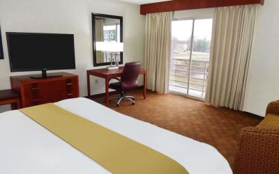 Day use room with balcony at Radisson Akron/Fairlawn.