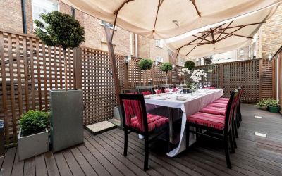 Outdoor patio at Mercure Hotel London Hyde Park.