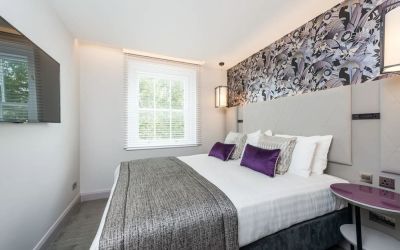 Standard day use room at Mercure Hotel London Hyde Park.