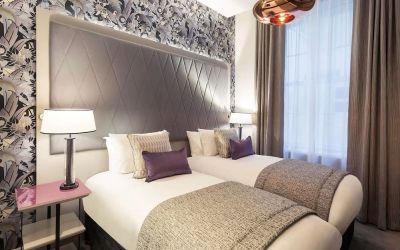 Day use twin room at Mercure Hotel London Hyde Park.
