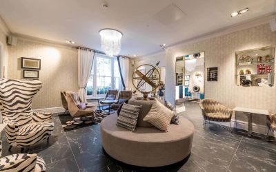 Lobby lounge at Mercure Hotel London Hyde Park.
