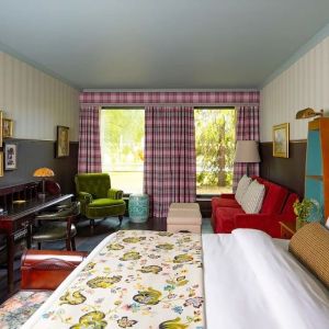 King suite at Graduate By Hilton Cambridge.