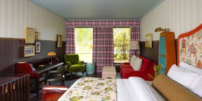King suite at Graduate By Hilton Cambridge.