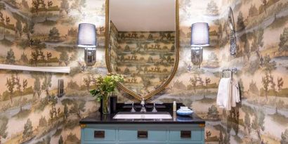 Guest bathroom at Graduate By Hilton Cambridge.
