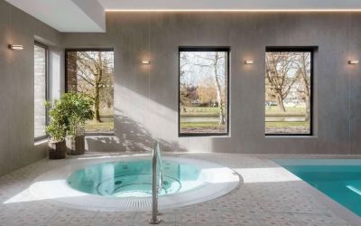 Indoor tub at Graduate By Hilton Cambridge.