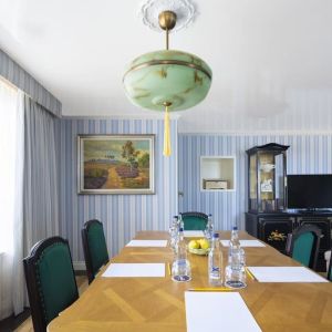Meeting room at Graduate By Hilton Cambridge.