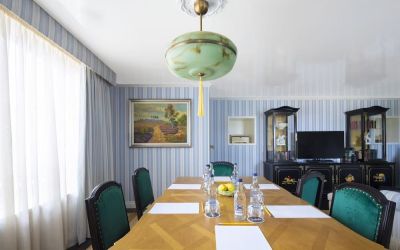 Meeting room at Graduate By Hilton Cambridge.