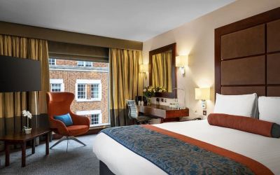 Day use room with work desk, louge seating and floor to ceiling window at Leonardo Royal St Paul's Hotel.