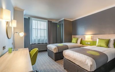 Day use twin room with work desk and large window at Thistle Express London, Luton.