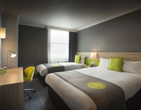 Day use twin room with work desk at Thistle Express London, Luton.