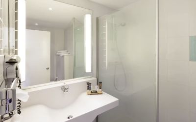 Private guest bathroom with free toiletries at Novotel Manchester West.