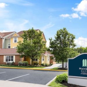 Hotel parking at MainStay Suites Mt. Laurel - Philadelphia.