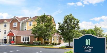 Hotel parking at MainStay Suites Mt. Laurel - Philadelphia.