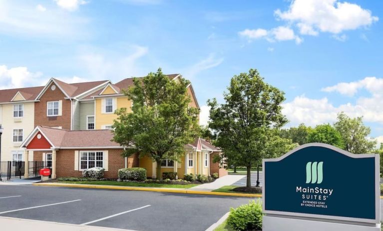 Hotel parking at MainStay Suites Mt. Laurel - Philadelphia.
