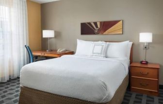 Simple king suite at MainStay Suites Mt. Laurel - Philadelphia.