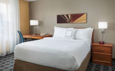 Simple king suite at MainStay Suites Mt. Laurel - Philadelphia.