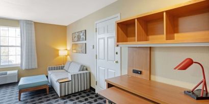 Work desk at MainStay Suites Mt. Laurel - Philadelphia.