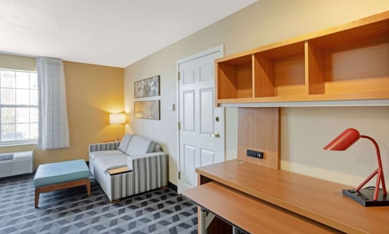Work desk at MainStay Suites Mt. Laurel - Philadelphia.