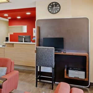 Business center at MainStay Suites Mt. Laurel - Philadelphia.