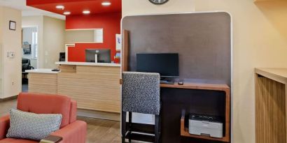 Business center at MainStay Suites Mt. Laurel - Philadelphia.