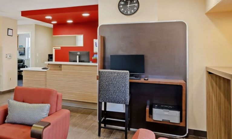 Business center at MainStay Suites Mt. Laurel - Philadelphia.