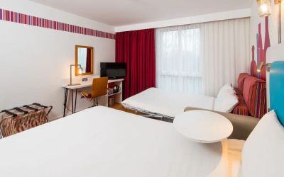 Day use family room with king bed, convertible sofa and work desk at Ibis Styles Barnsley.