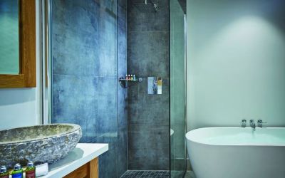 Private bathroom with tub and shower at Barnett Hill Hotel.
