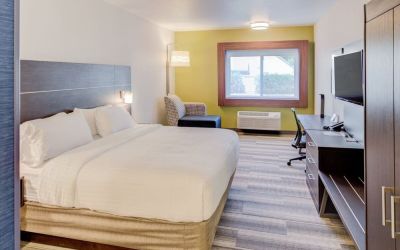Day use room with work desk at Holiday Inn Express Newberg - Wine Country.