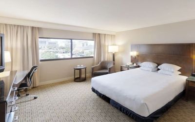 Day use room with work desk at Hyatt Regency Milwaukee.