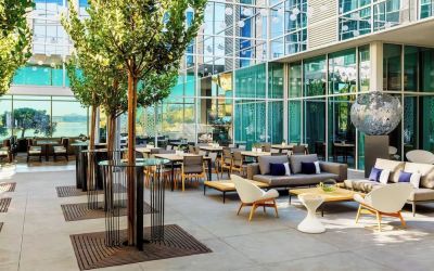 Al fresco dining with ample seats at AC Hotel By Marriott SFO/Oyster Point Waterfront.