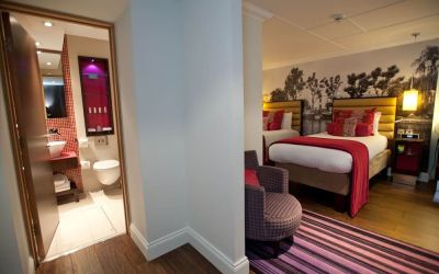 Day use twin room with private bathroom at Indigo London-Paddington Hotel.