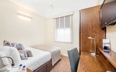 Standard day use with TV screen and work desk at Mercure London Paddington Hotel.