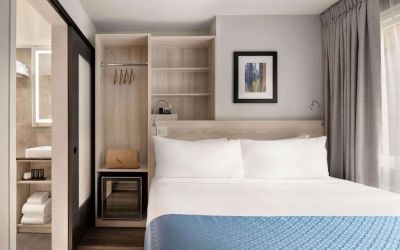 Day use room with natural light at Wingate By Wyndham New York Midtown South/5th Ave.