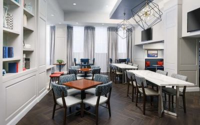 Dining area perfect for coworking at Hampton Inn Washington DC / White House.