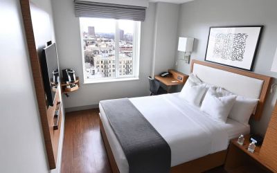 Day use room with natural light at Edge Hotel NYC.