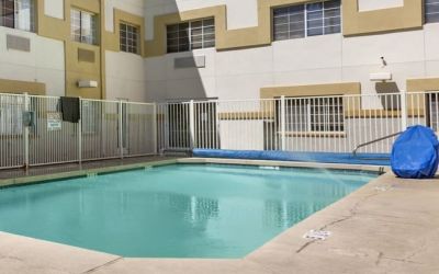 Refreshing outdoor pool at Comfort Suites Phoenix Airport.