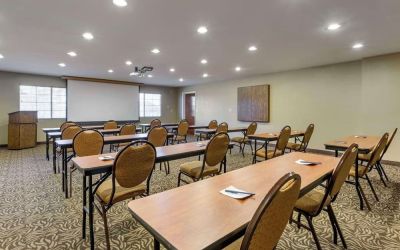 Meeting room at Comfort Suites Phoenix Airport.