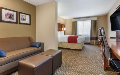 Day use room with living area at Comfort Suites Phoenix Airport.