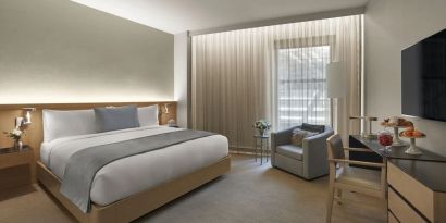 Day room with TV at The Knickerbocker Hotel.
