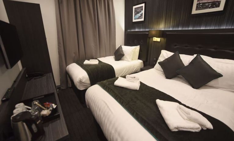 Day use twin room at The Pack And Carriage London Hotel.
