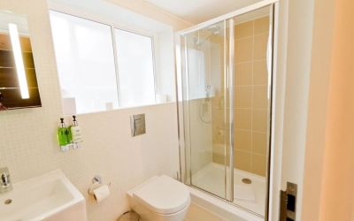 Private guest bathroom with shower and free toiletries at The Wesley Euston.