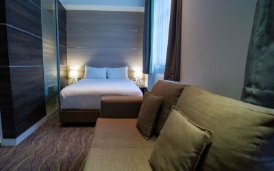 Day use executive suite with lounge area at The Wesley Euston.