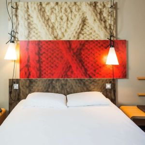King bed at ibis Sheffield City.