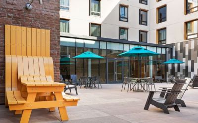 Courtyard perfect for coworking at Embassy Suites Boulder.
